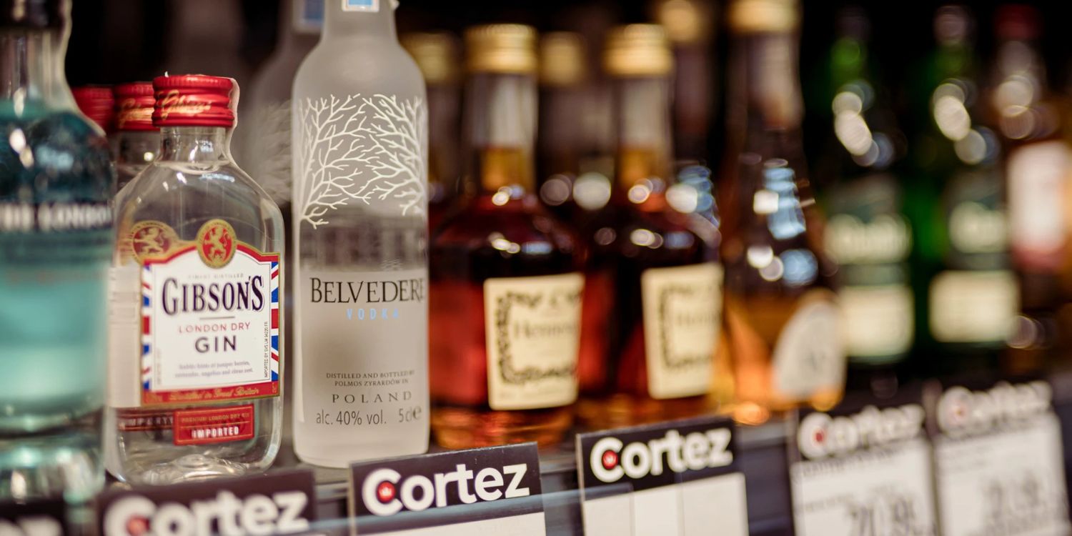 Jak zaprojektować ekspozycje alkoholi zgodną z prawem